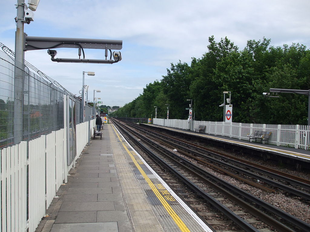 East Acton Platform