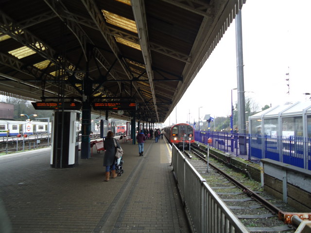 Ealing Broadway Platform
