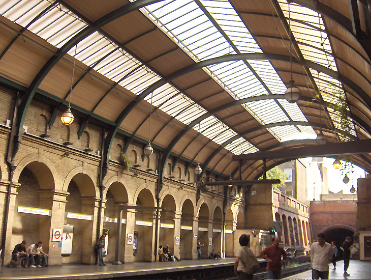 Notting Hill Gate Platform