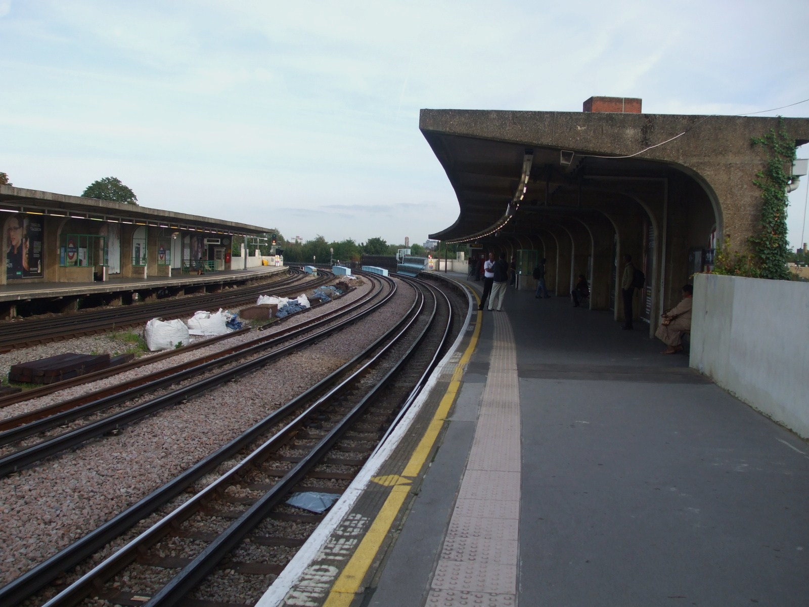 Chiswick Park Platform