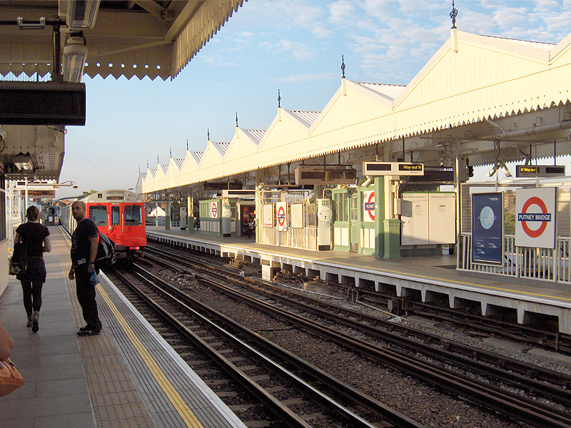 Putney Bridge Platform