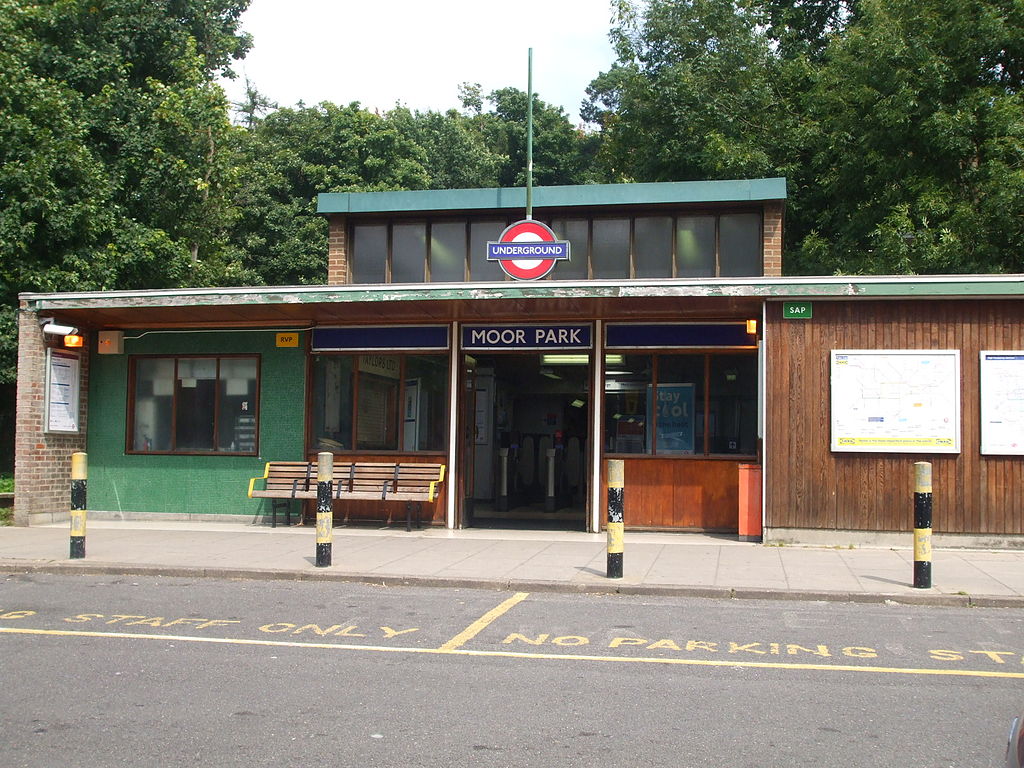 Moor Park Entrance