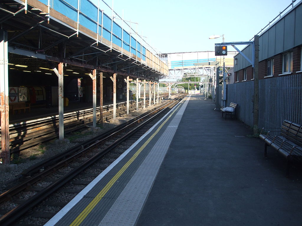 Edgware Platform
