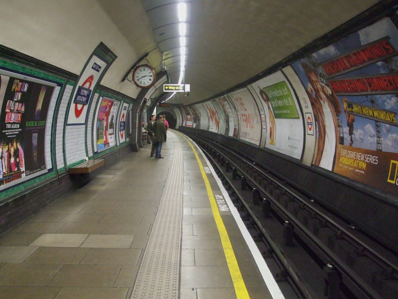Tooting Broadway Platform