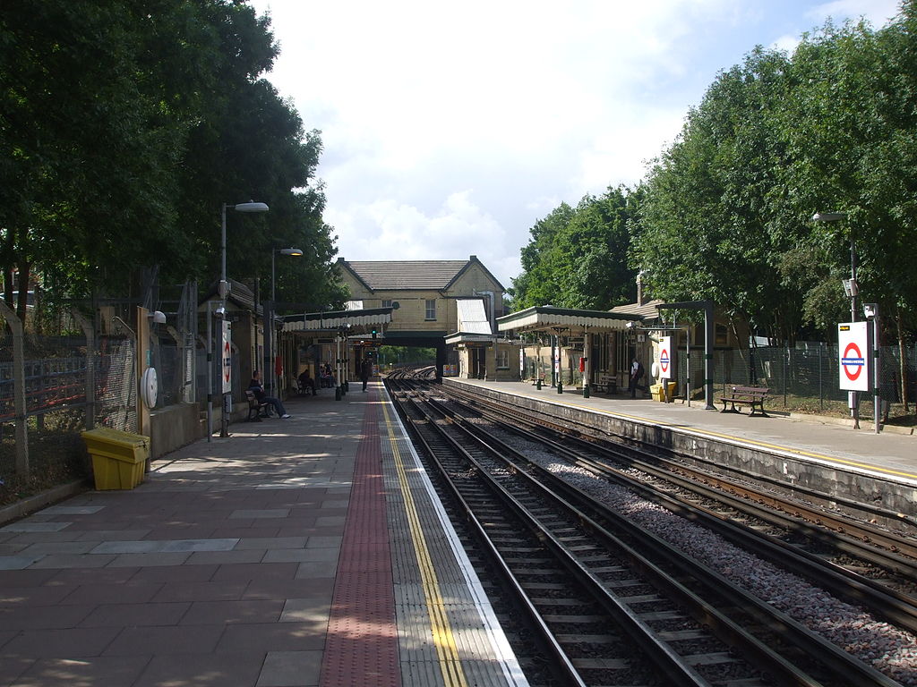 Totteridge Whetstone Platform