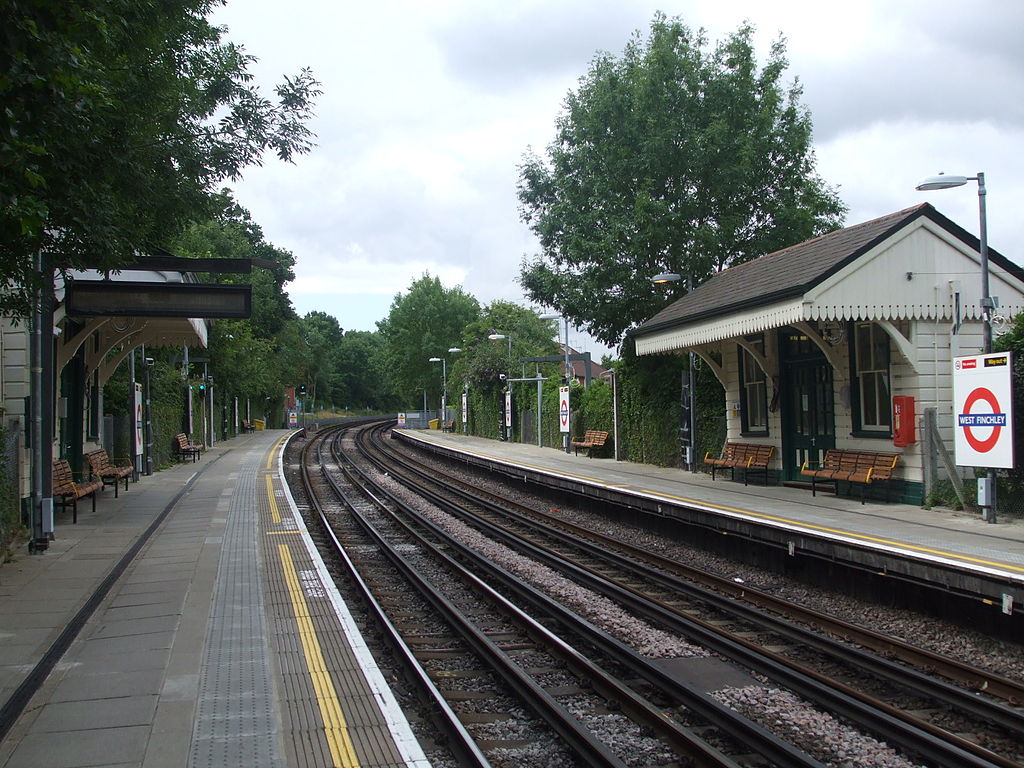 West Finchley Platform