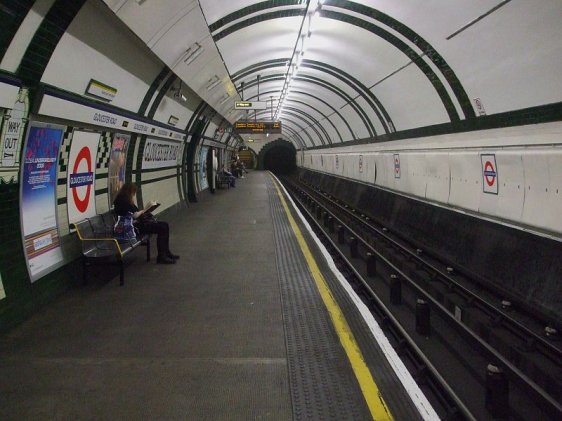Gloucester Road Platform