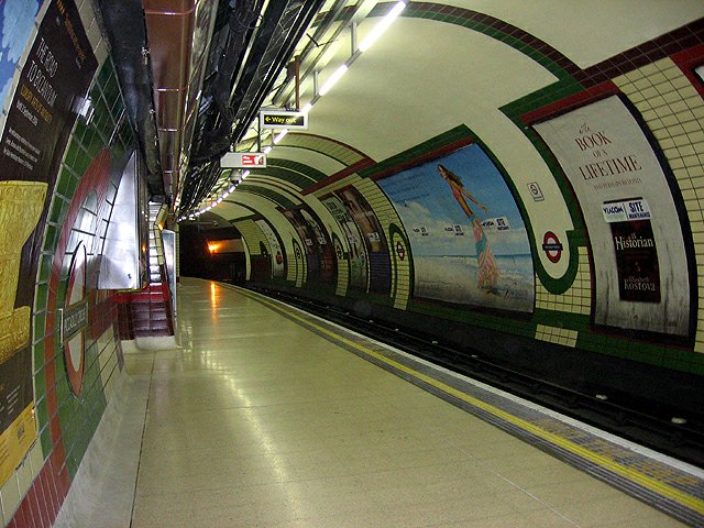Piccadilly Circus Platform
