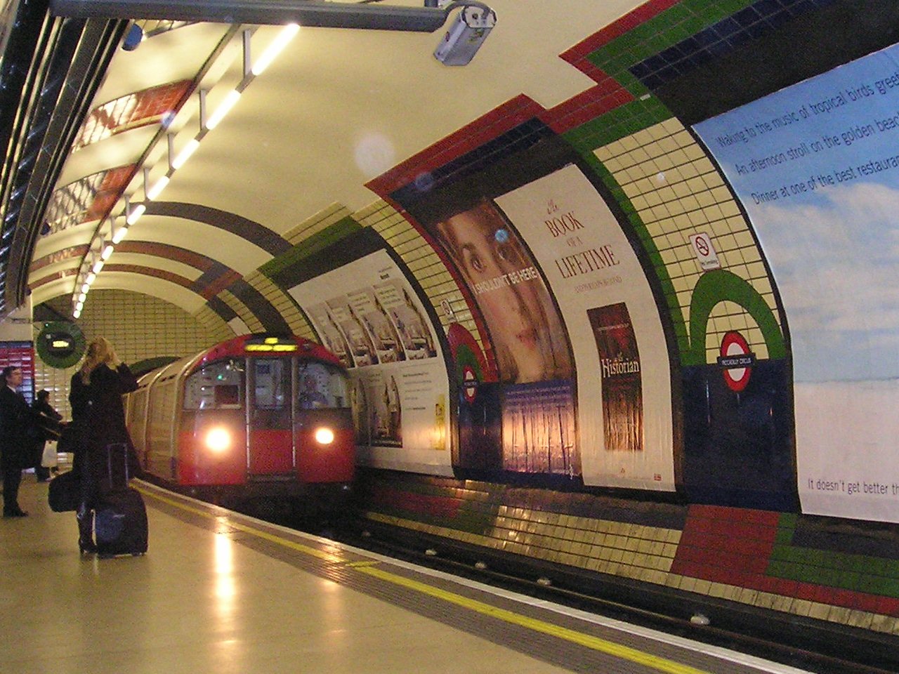 Piccadilly Circus Platform