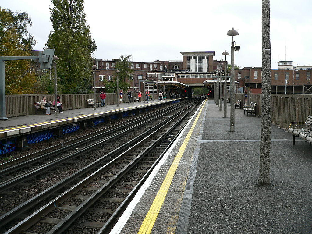 Rayners Lane Platform