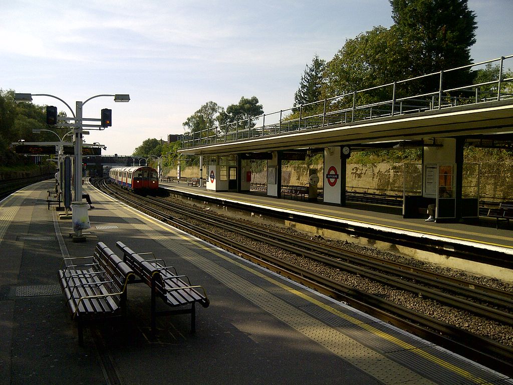 South Ealing Platform